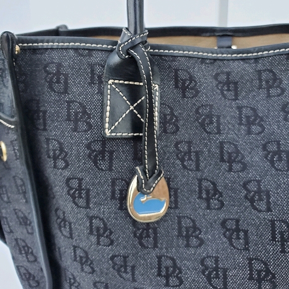 Dooney and Bourke signature canvas tote - Picture 4 of 9